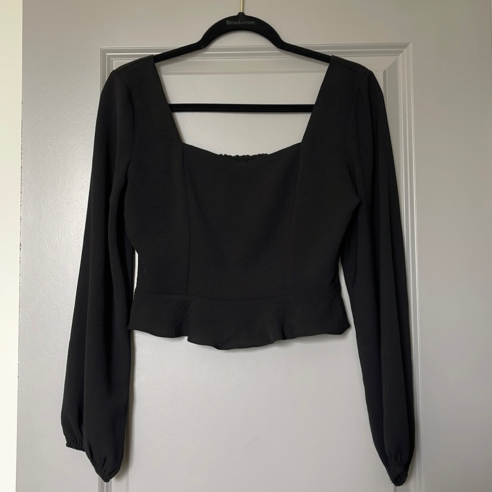 Black long sleeve crop top blouse